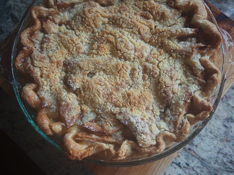 Apple crisp pie