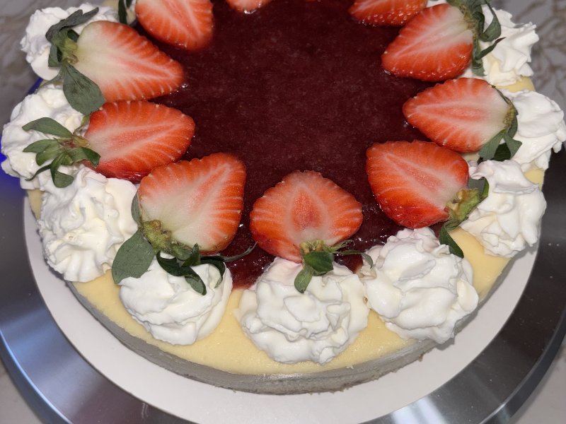 Strawberry Cheesecake (9 inches) 2