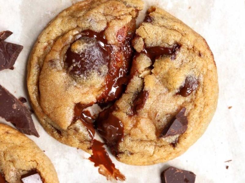 Soft Baked Chocolate Chip Cookies