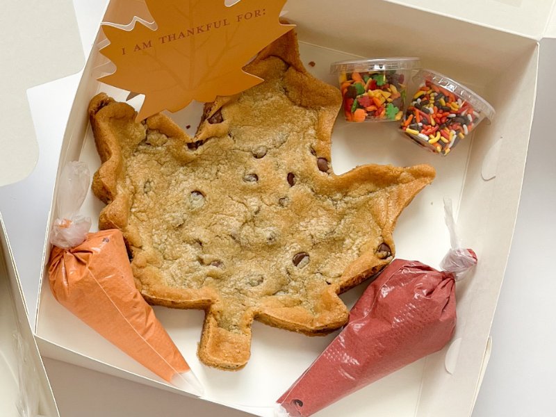 Leaf-Shaped Decorate-Your-Own Cookie Kit 