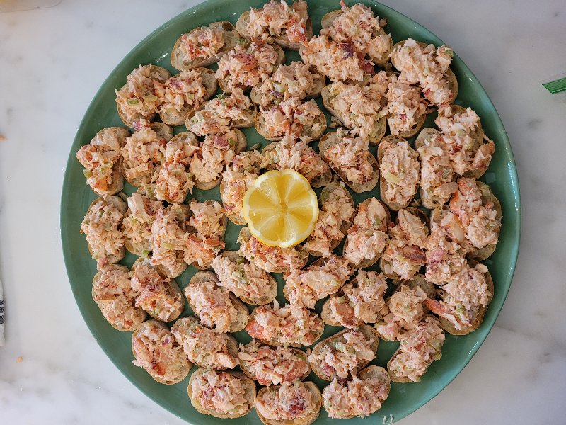 Lobster salad with sliced baguette 2